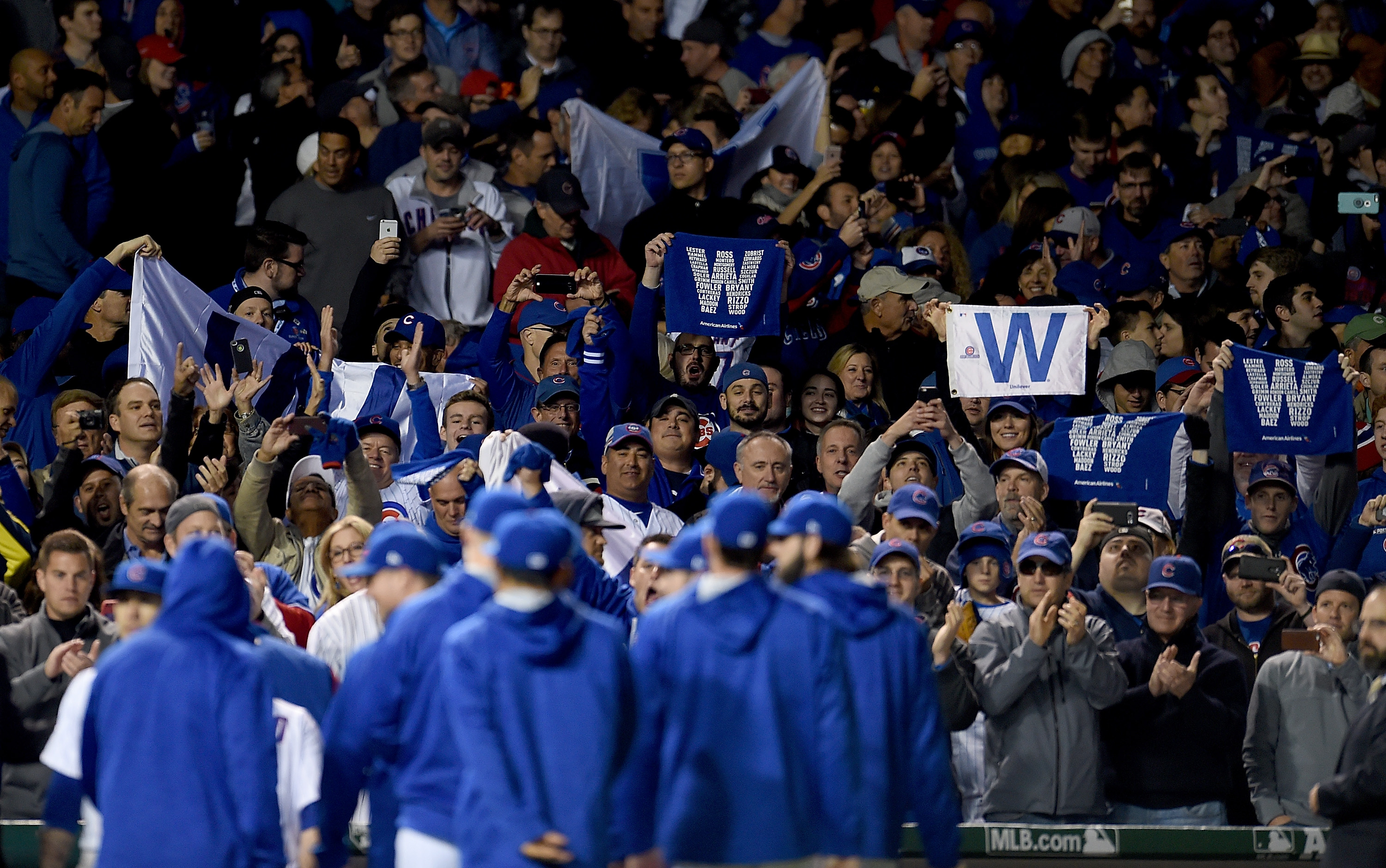 Cubs seize 2-0 NLDS lead on Giants