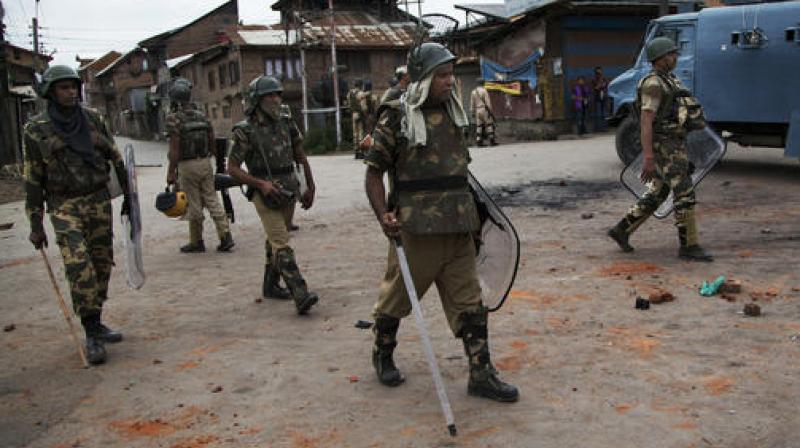 Around 100 injured in clashes in Indian Kashmir