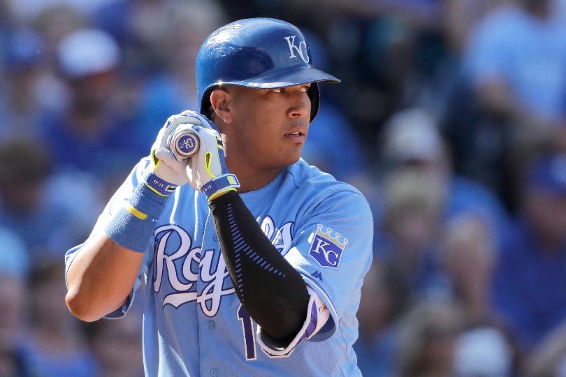 Morales homers twice, Royals score 7 in 9th to beat Twins