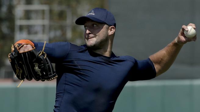 Tim Tebow signs minor league contract with New York Mets