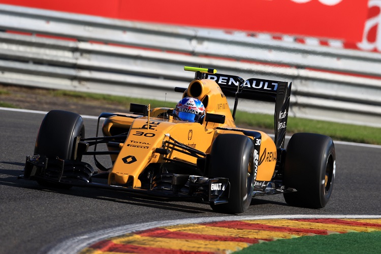 Renault's Kevin Magnussen taken to hospital after dramatic crash at Belgian F1
