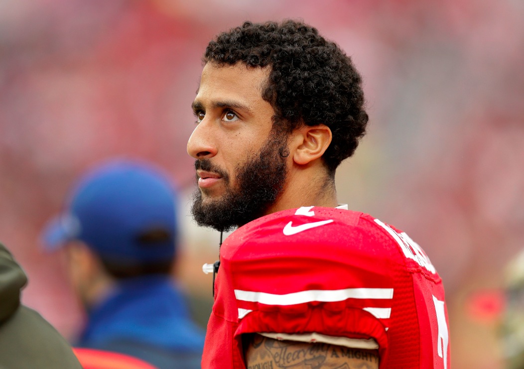 Ex Boyer stands by Colin Kaepernick during national anthem