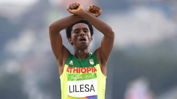 Olympics protest runner fails to return to Ethiopia