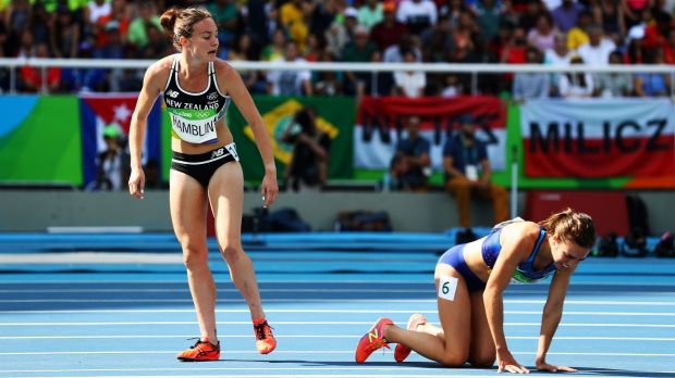 Runners help each other after fall, lifting Olympic spirit